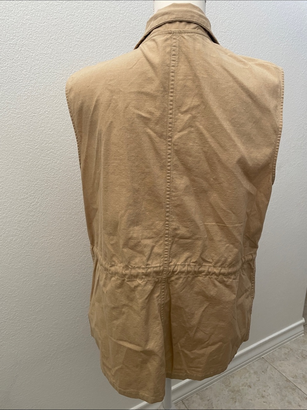 Cabela’s Women’s Utility Khaki Vest Pockets Hiking Camping - Picture 3 of 10